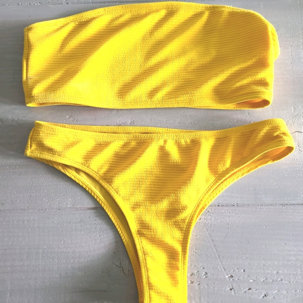 High-waisted bandeau bikini